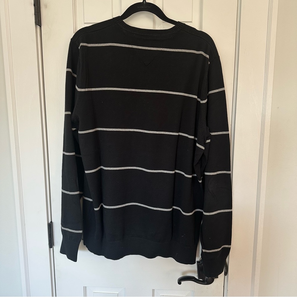 Set of Three Tommy Hilfiger Classic Striped V-Neck‎ Sweater - Picture 4 of 8